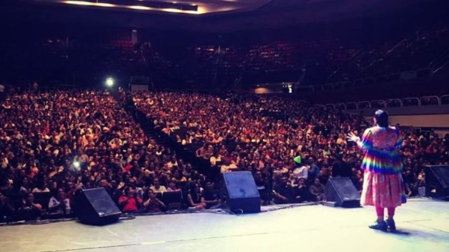 India Yuridia, comediante