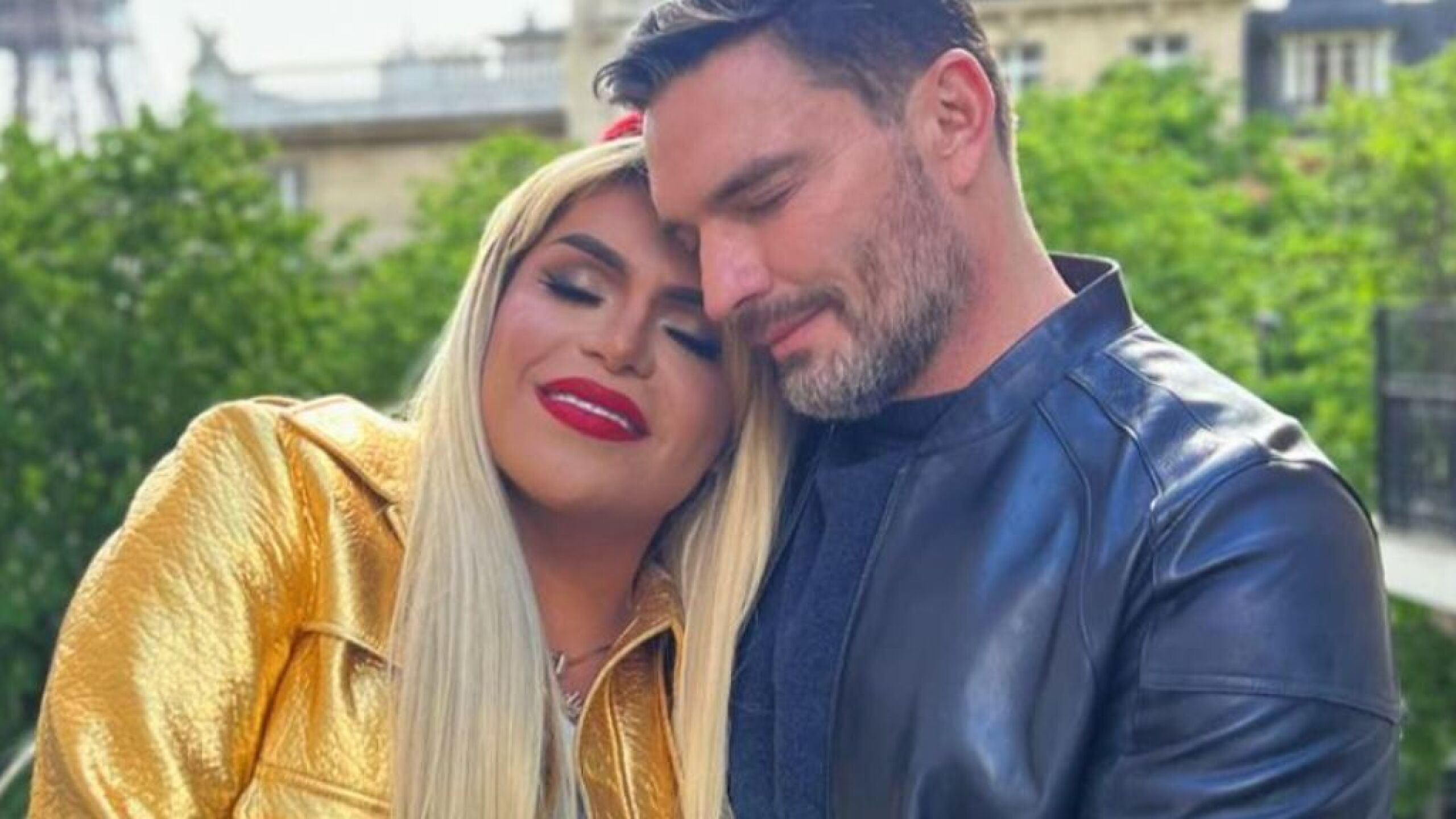 Wendy Guevara y Julián Gil en París