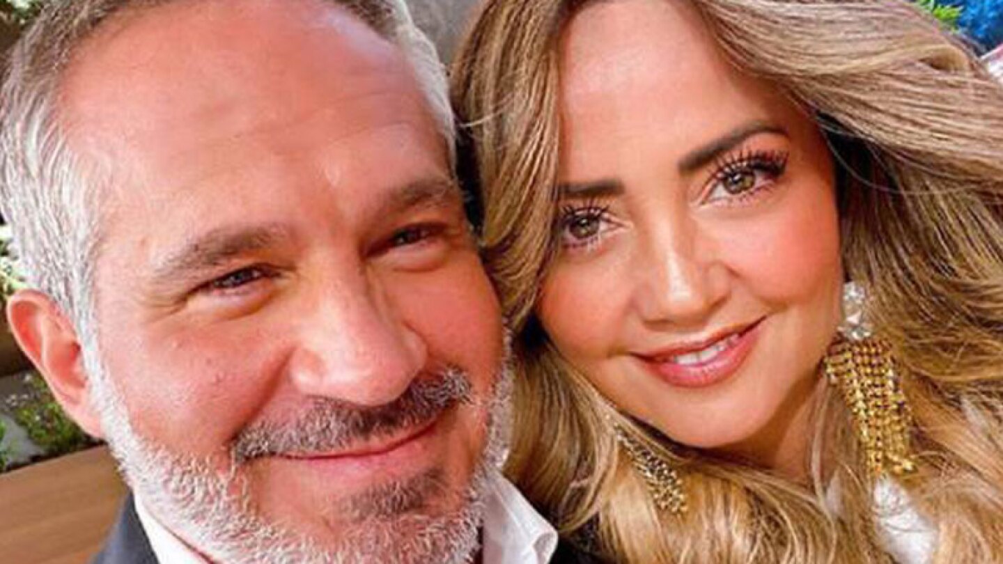 Andrea Legarreta pide trabajo para Arath de la Torre.