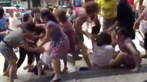 Esposas se reúnen para darle salvaje merecido a la mujer que se metió con sus hombres.