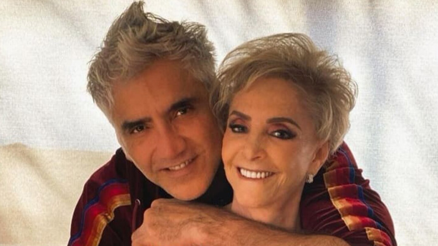 Alejandro Fernández y Doña Cuquita volaron en ultraligero