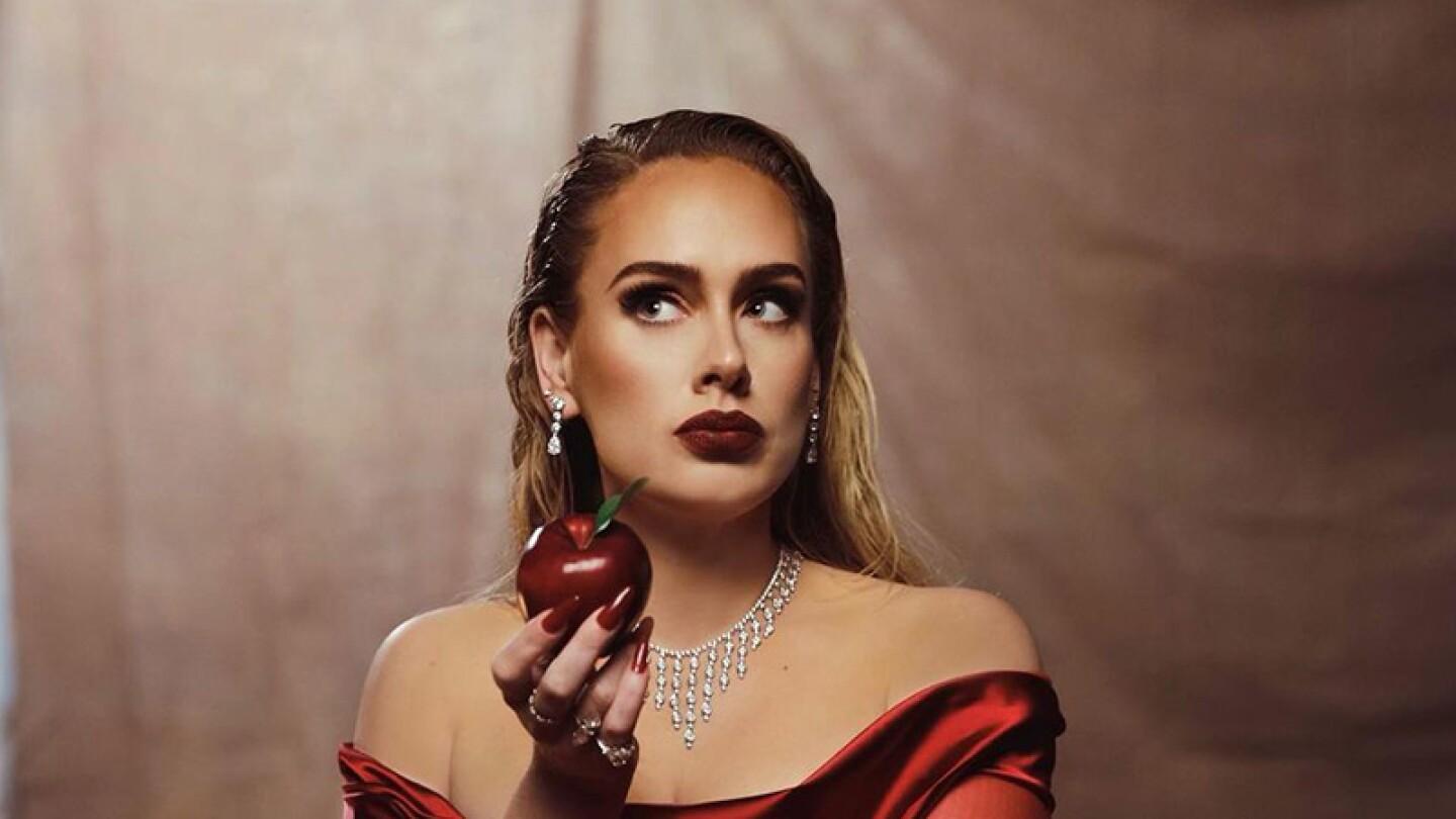 Adele se muetsra más enamorada que nunca