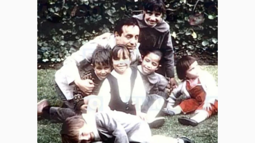 Chespirito y sus hijos.png