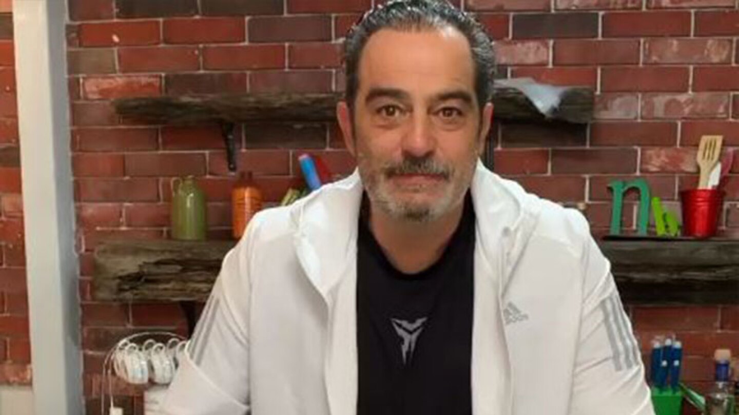 Omar Fierro extraña a su novia.