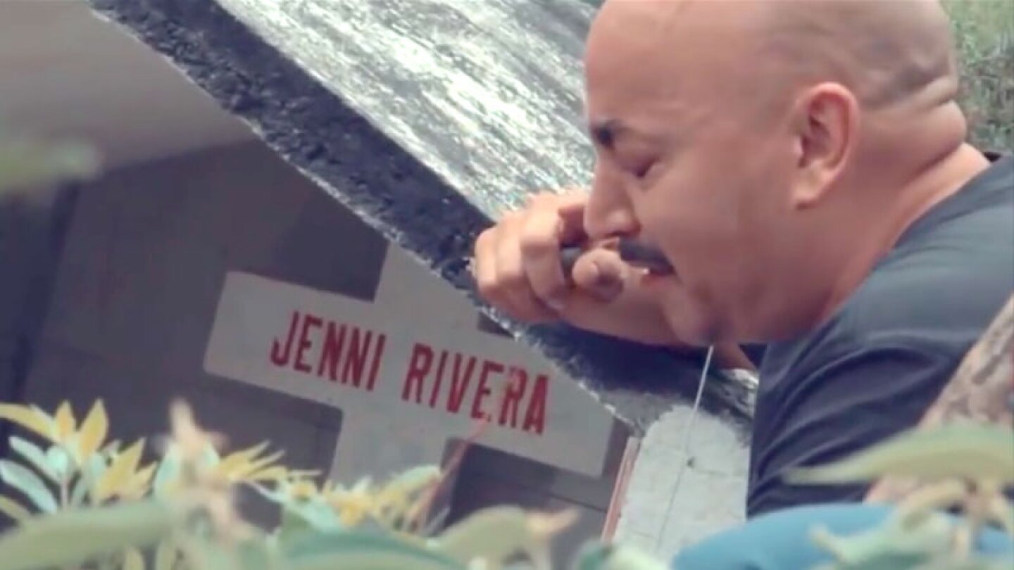 Lupillo canta a 5 años de la muerte de Jenni Rivera en el lugar donde se estrelló el avión