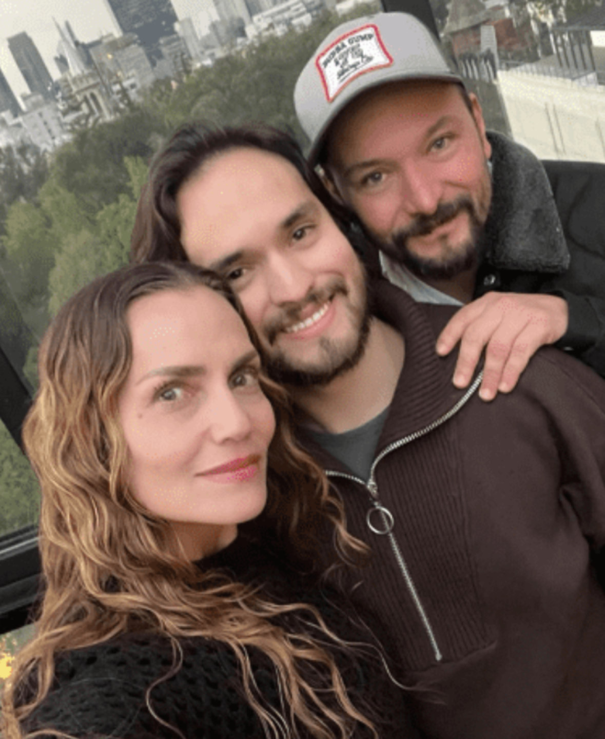 Rodrigo Cachero y Lariza Mendizábal  con su hijo en Navidad