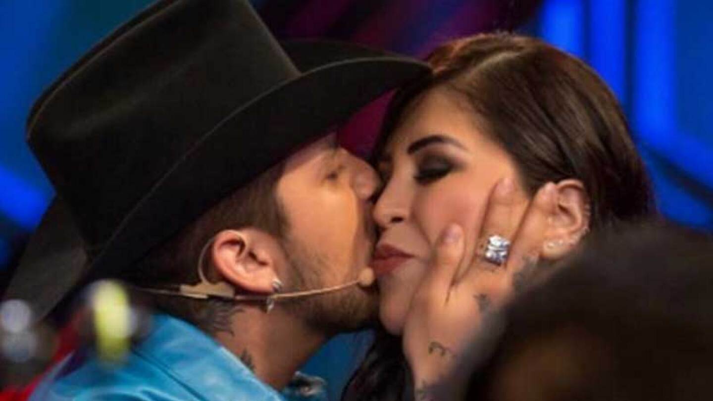 Mamá de Christian Nodal da primeras declaraciones sobre su enfermedad
