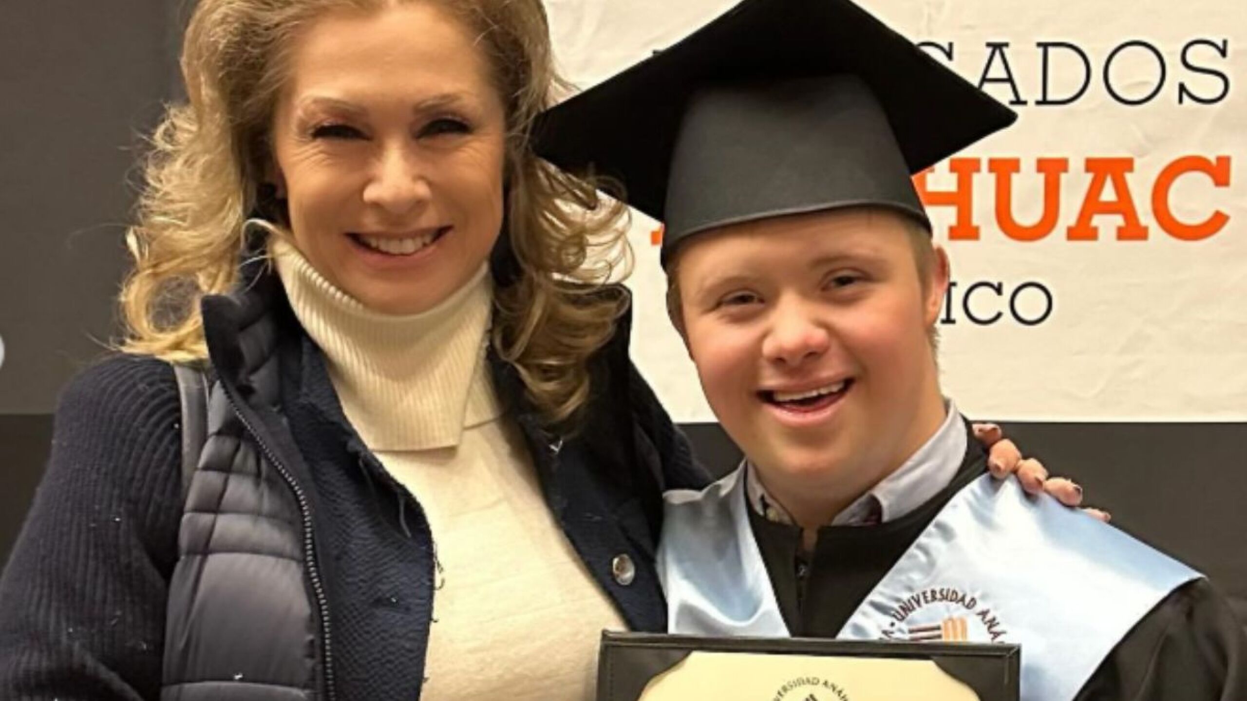 Hijo de Leticia Calderón se gradúa