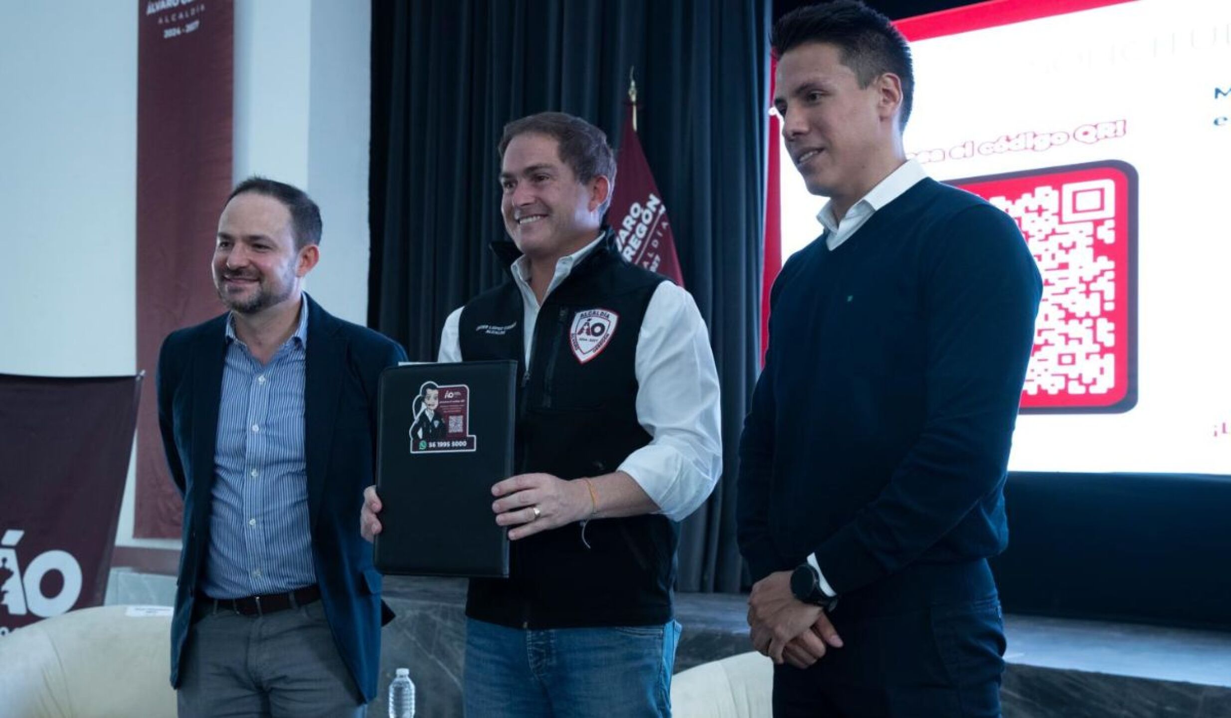 Alcalde Álvaro Obregón, Javier López Casarín, en compañía de Íñigo Fernández, director de Políticas Públicas de Meta y César Mancera, director general de Locatel en la CDMX, presentaron a “Dalia”, la asistente virtual