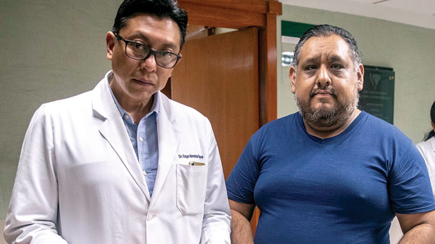 Voluntarios mexicanos donan máscaras para proteger a médicos de Covid-19