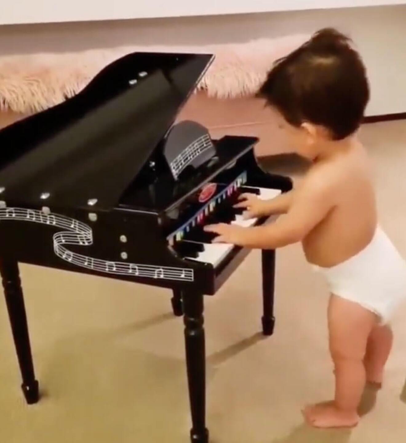 El hijo de Sherlyn tiene un año
