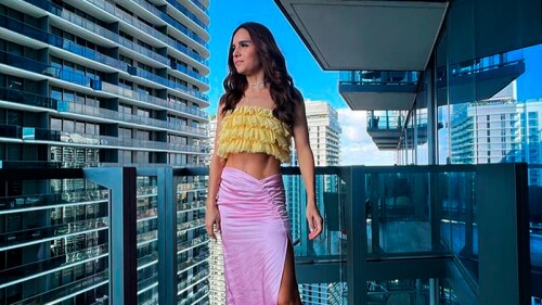 Tania Rincón se tatúa de nuevo