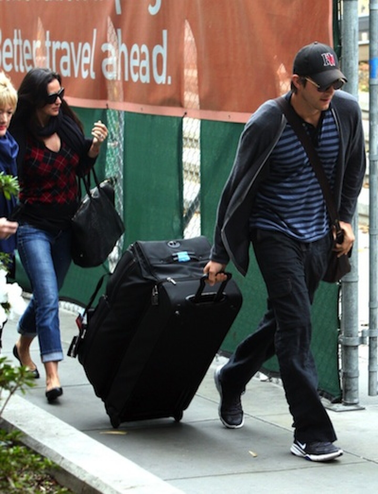 Demi y Ashton también salieron de viaje a mediados de octubre pasado, pero al parecer no fue suficiente.