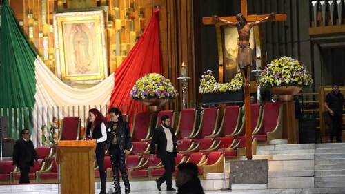 Agradecieron el poder cumplir cinco décadas cantando.