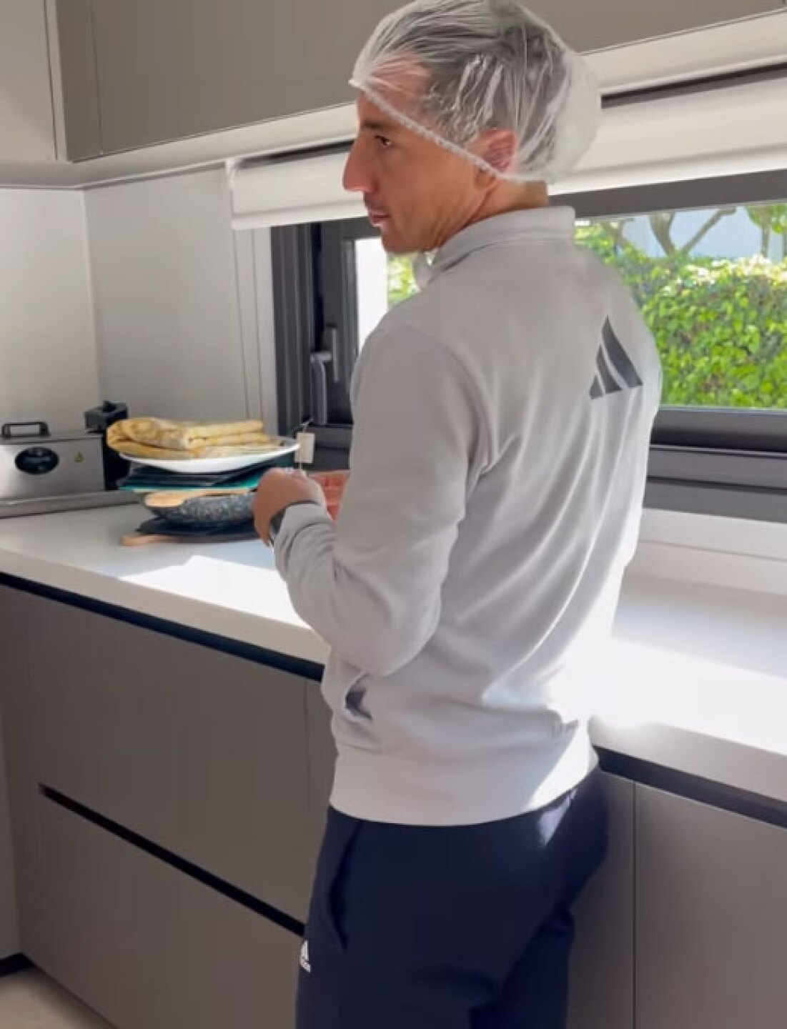 Esposa de Andrés Guardado exhibe que su familia tuvo piojos