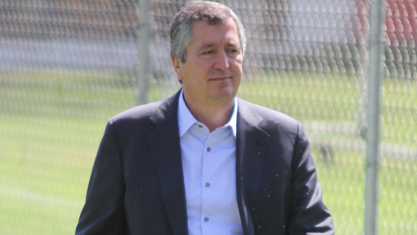 Dan el último adiós a Jorge Vergara en el estadio de las Chivas