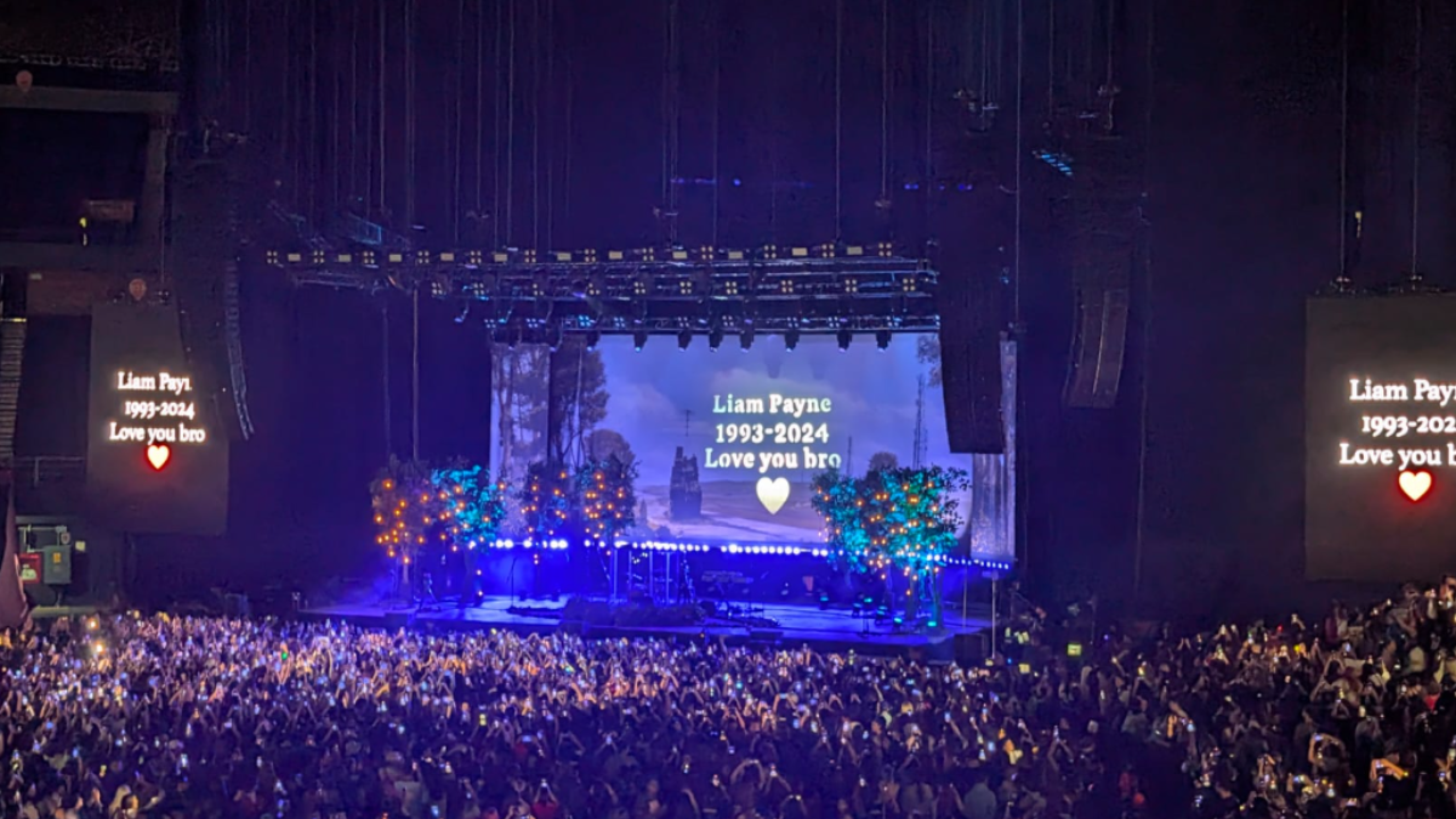 Zayn Malik rinde un emotivo homenaje a Liam Payne en su primer concierto en CDMX.