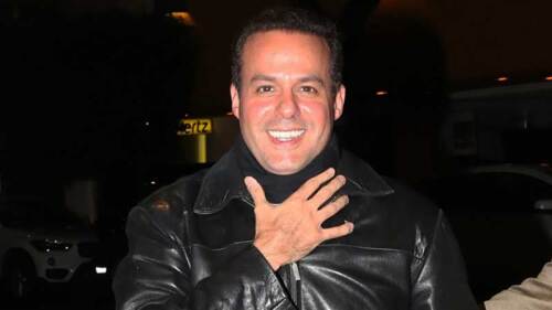 Llegó muy abrigado a la inauguración de una cantina.