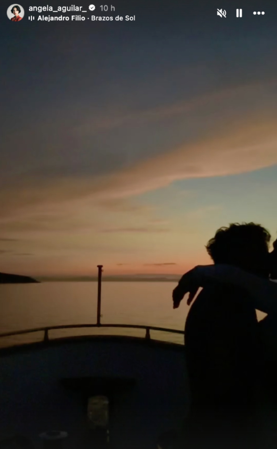 Ángela Aguilar romántica foto luna de miel Nodal