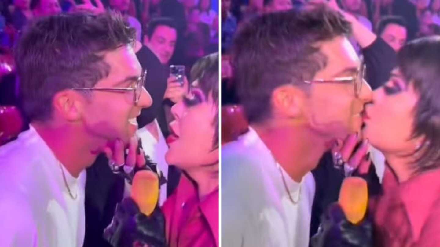 Alejandra Guzmán besó al actor Mauricio Garza en pleno palenque de Texcoco