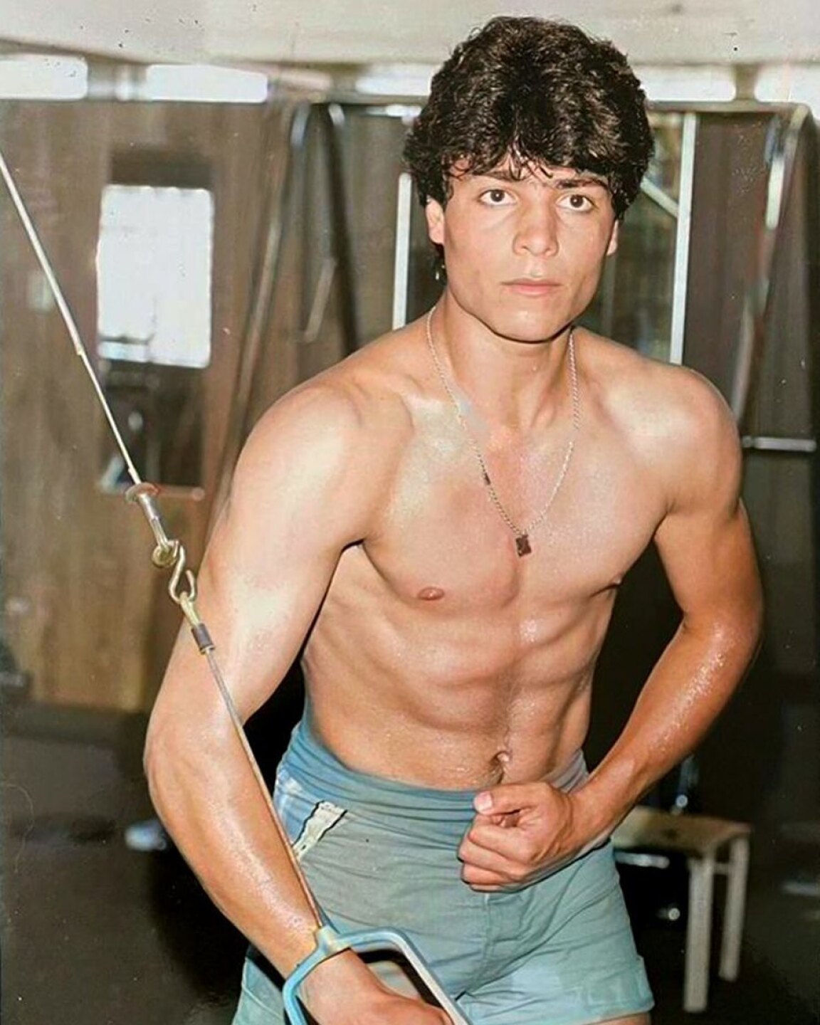 Chayanne sin playera en su juventud