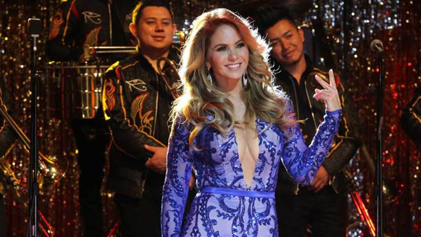 Lucero prefiere canciones como solista.