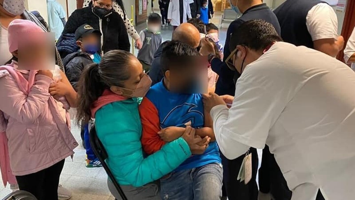 Vacunación contra COVID-19 para niños de 7 a 11 años y mayores en CDMX: Requisitos y sedes