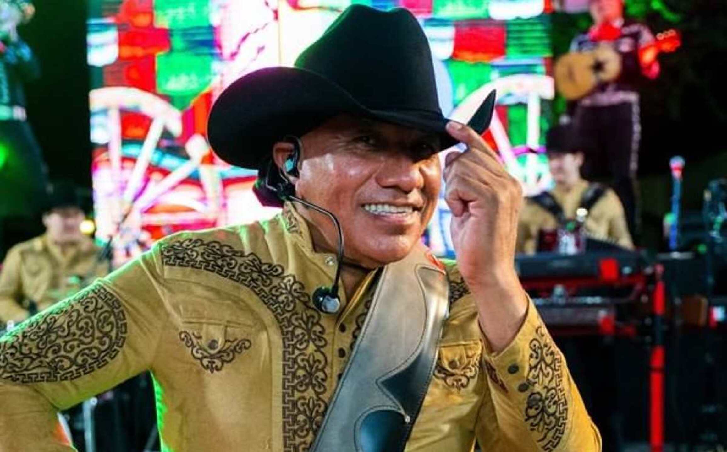 Lupe Esparza ofrece disculpas públicas a Christian Nodal