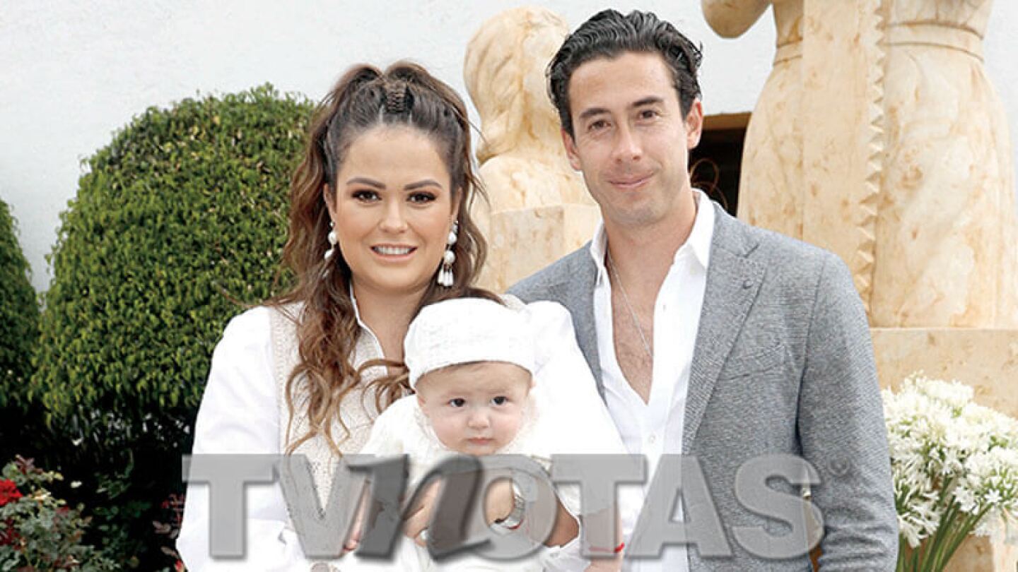 Mariana Echeverría bautizó a su hijo junto a sus familiares más cercanos