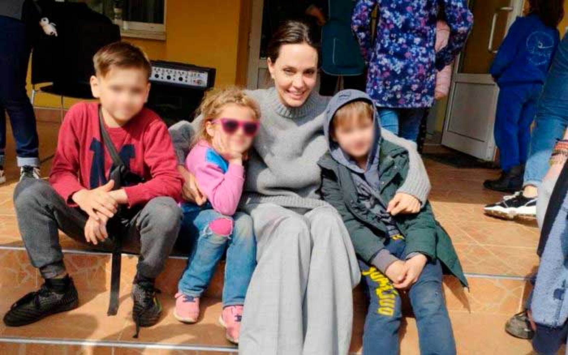 Angelina Jolie visitó Ucrania en plena guerra con Rusia