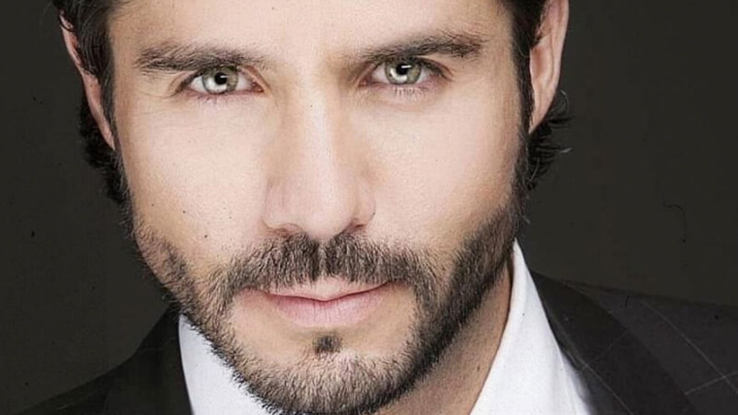 José Ron se hace arriesgado tratamiento al estilo Kardashian