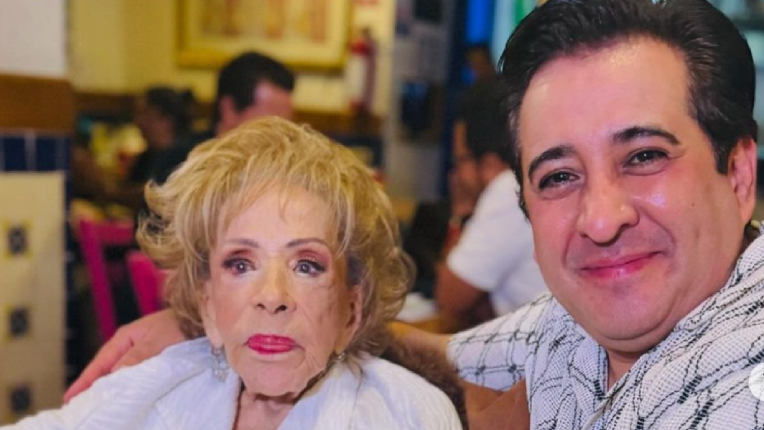 Silvia Pinal e Iván Cochegrus.png