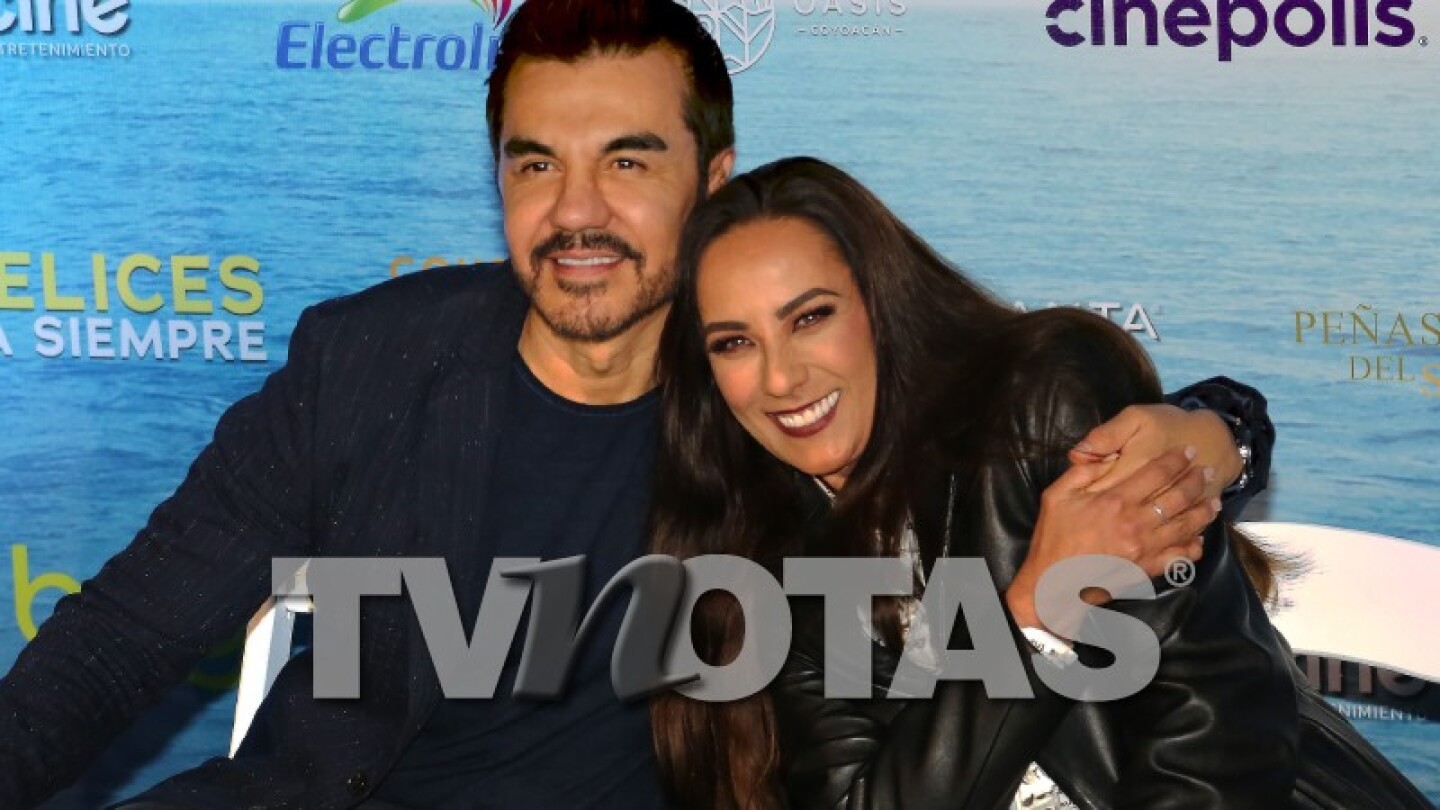 Consuelo Duval y Adrián Uribe presentan Infelices para siempre