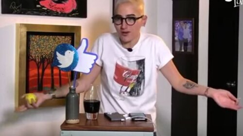 Maca trabaja con Adela Micha