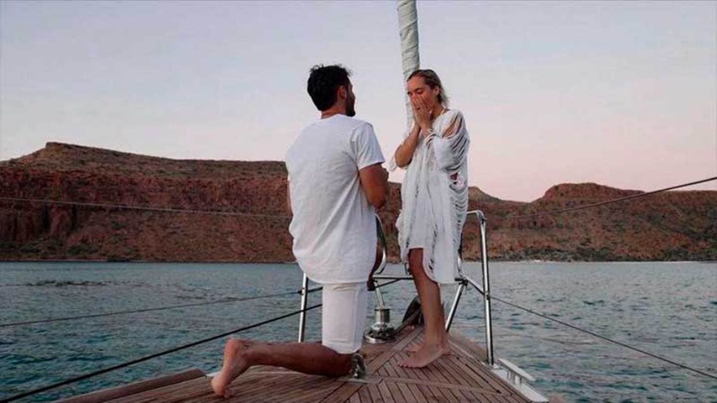 Santiago Giménez se casará con si novia