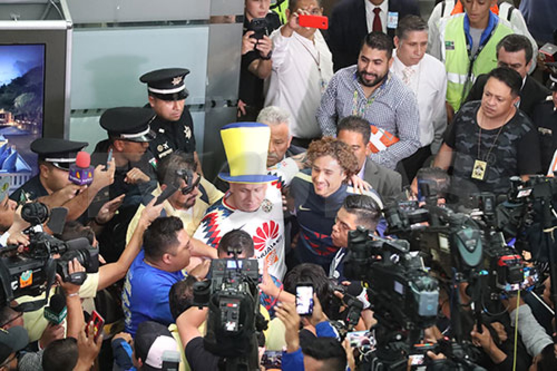 El arquero regresó a México y se convierte en el futbolista mejor pagado con 87.5 millones de pesos al año