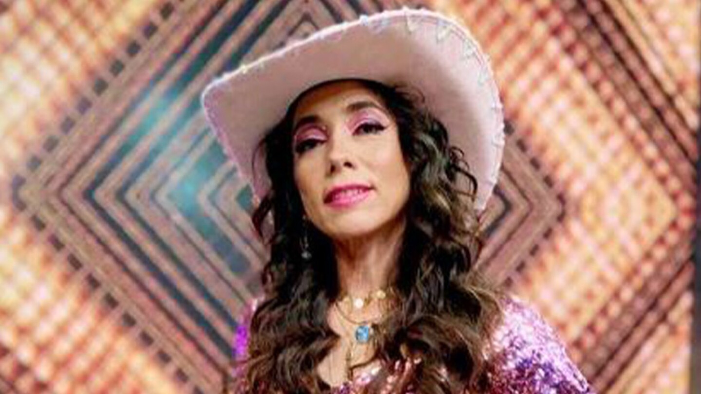 Bella de la Vega sorprende con radical cambio de imagen