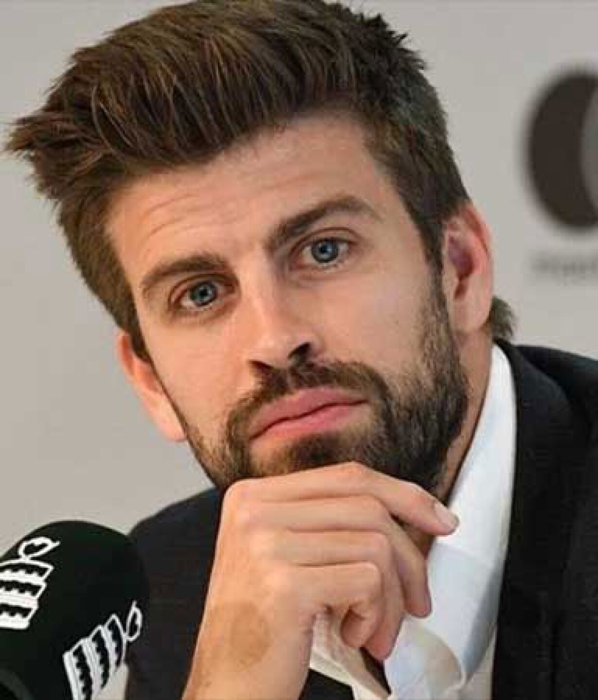 Piqué y Shakira vuelven a tener contacto por sus hijos y se muestra serio