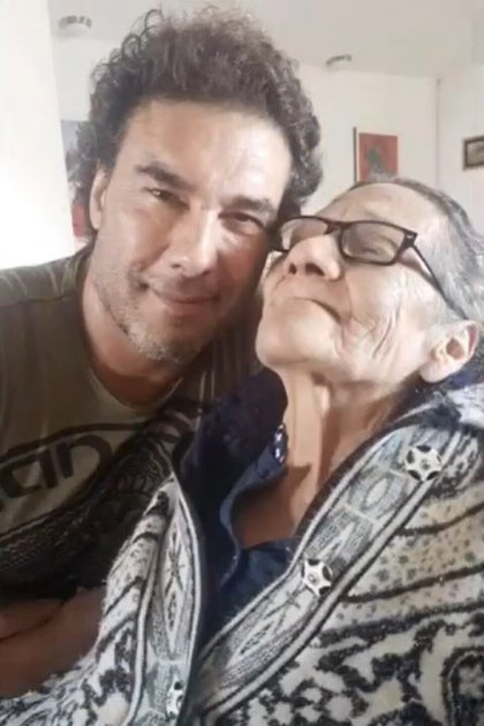 Eduardo Yáñez y su mamá