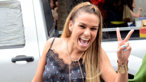 La conductora premió a sus seguidores al mostrarse con muy poca ropa en la playa