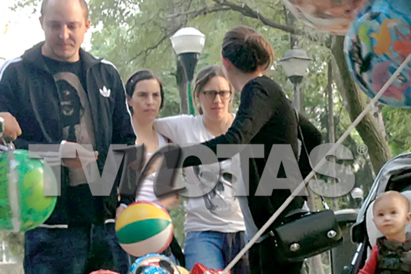 María Reneé Prudencio estuvo en parque con algunos amigos comprando globos.