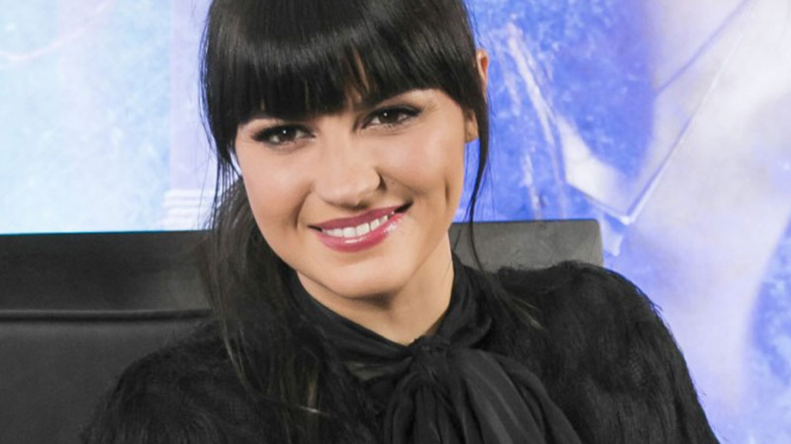 Maite Perroni y Yahir se besan apasionadamente