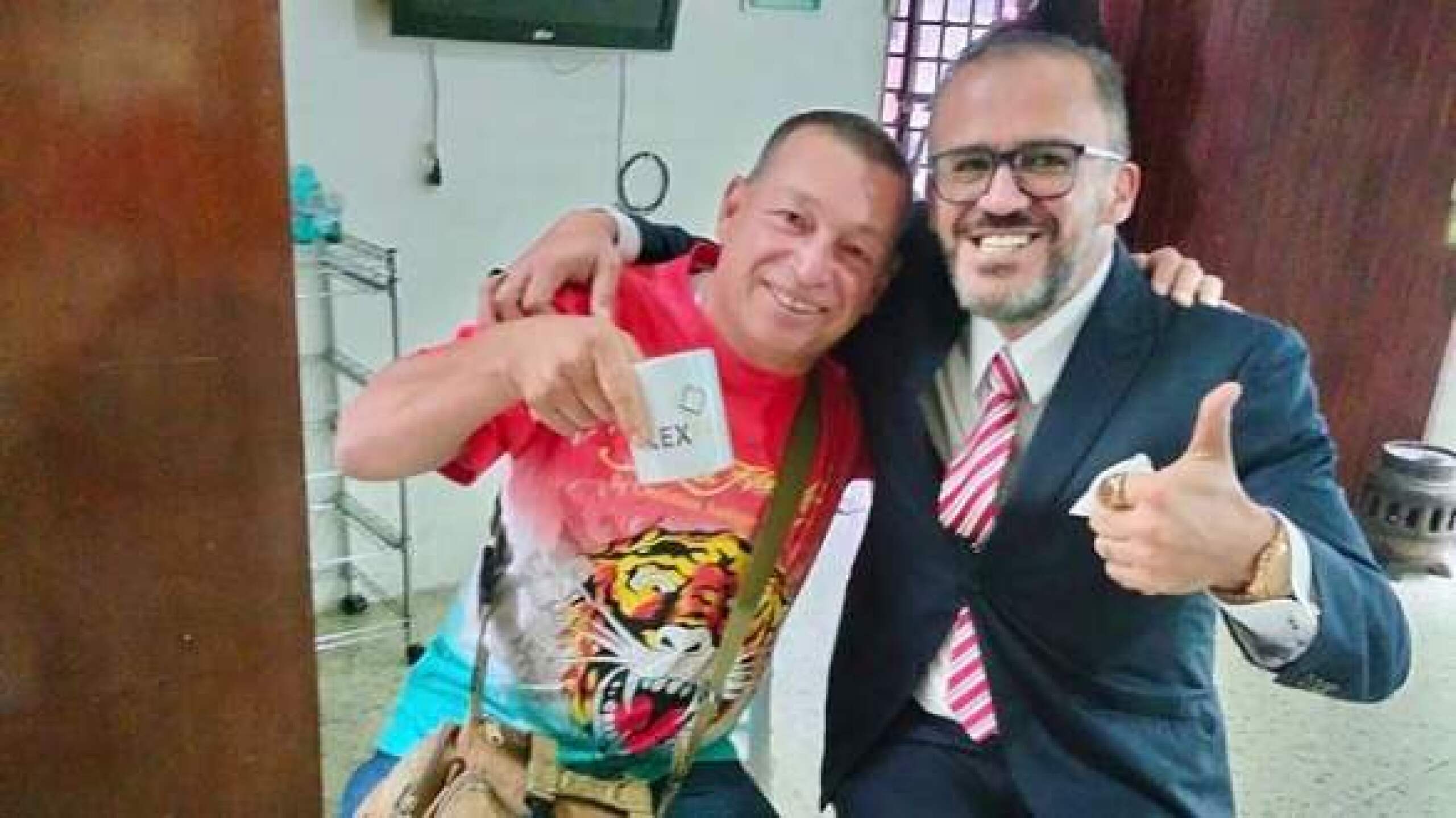 Padre de Octavio Ocaña con el director de LexPro 15 de mayo de 2023