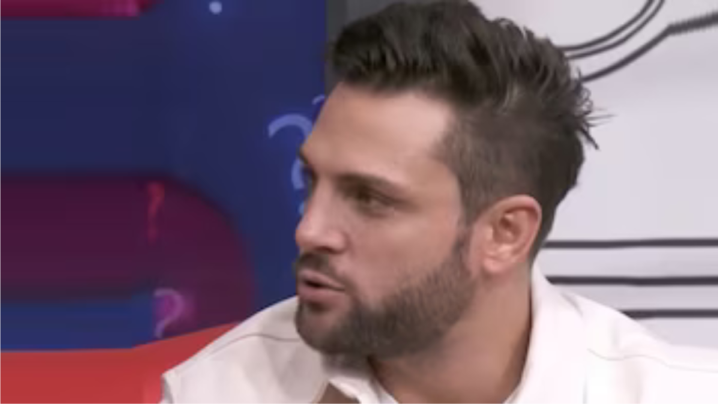 Nicola Porcella hace enfurecer a Saul Maxxwel