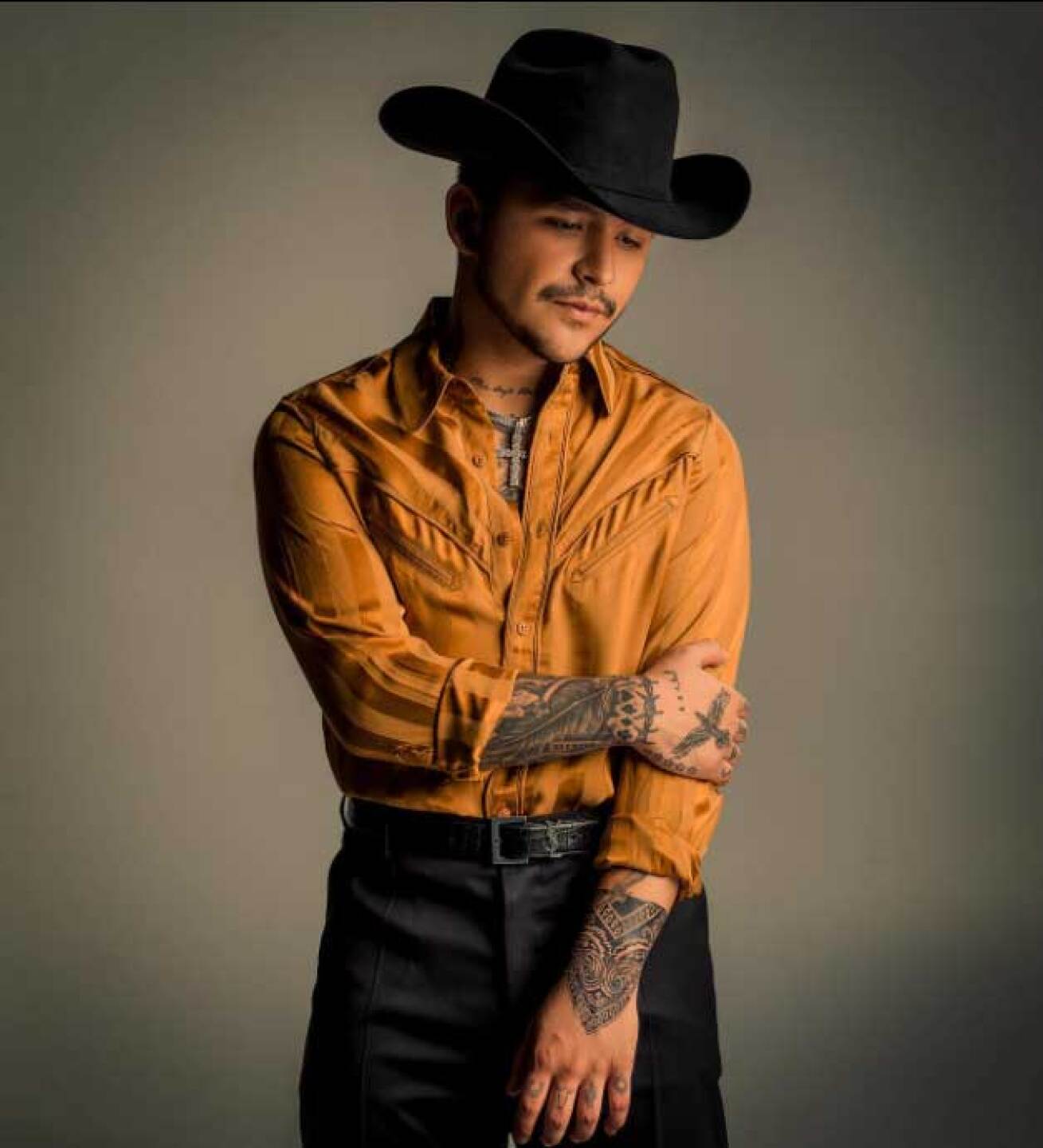 Christian Nodal remoción de tatuajes