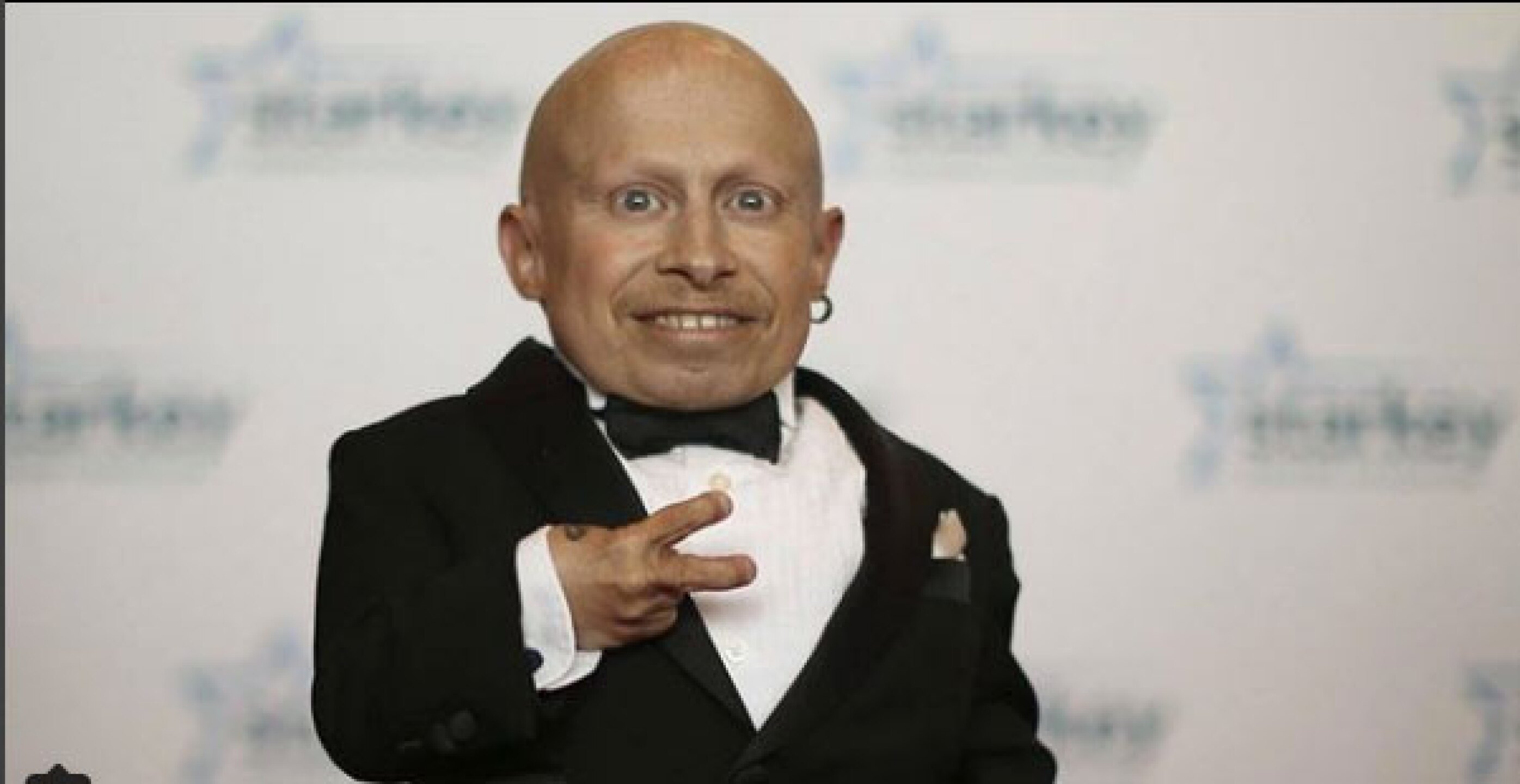 Revelan la verdadera causa de muerte de actor que inmortalizó a Mini me