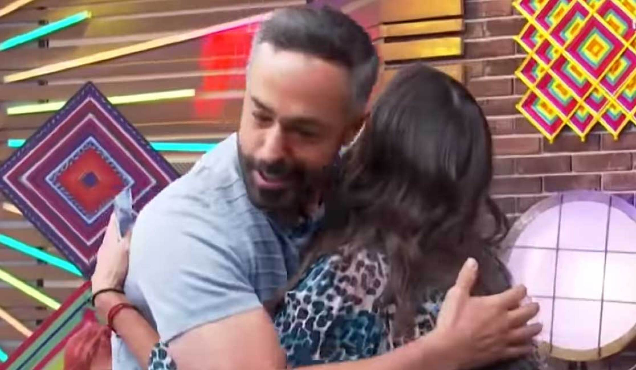 Exhiben supuesto amor secreto de conductores de Sale el Sol