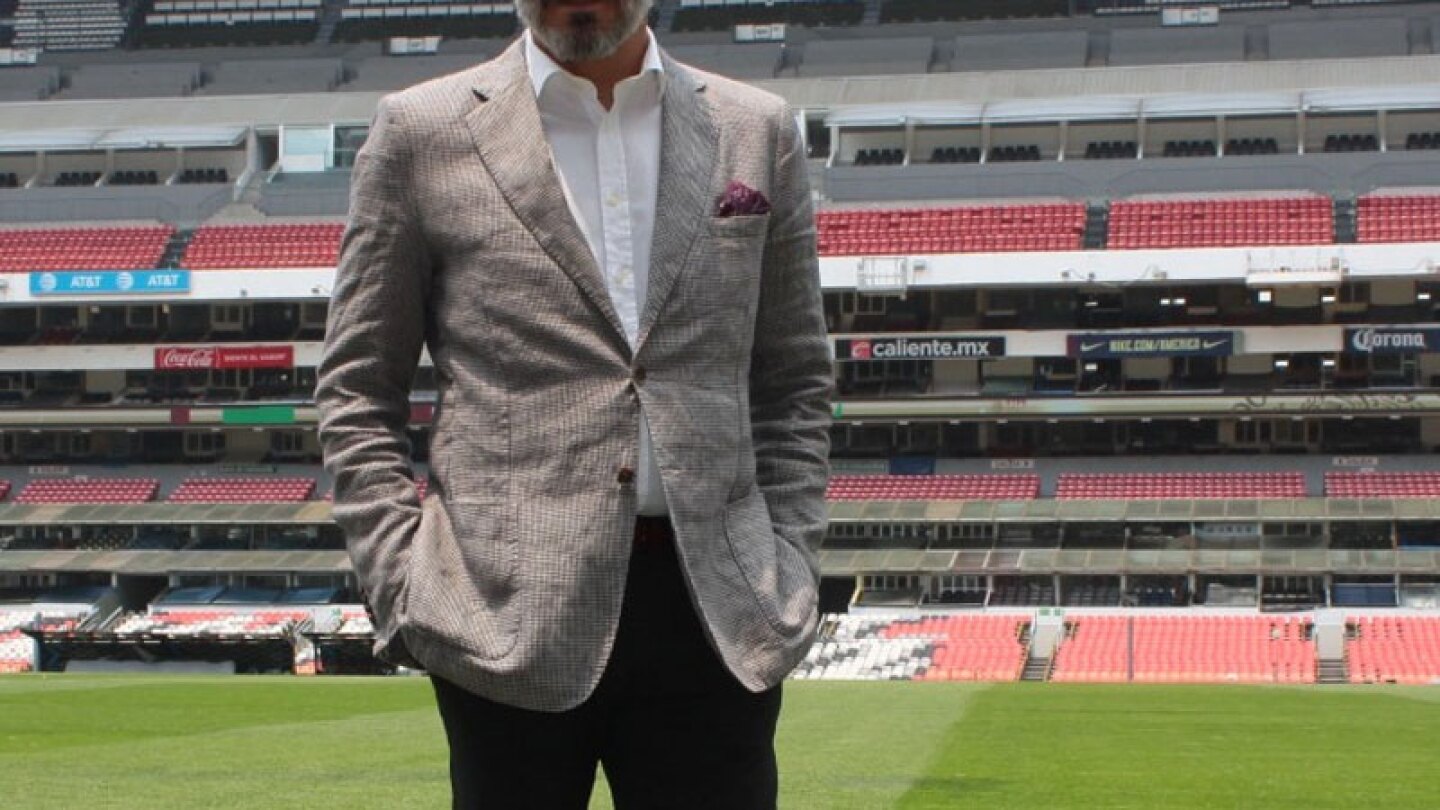 Y es que todo parece indicar que Adrián Uribe les dijo no porque no podía, este guapo sale a al quite.