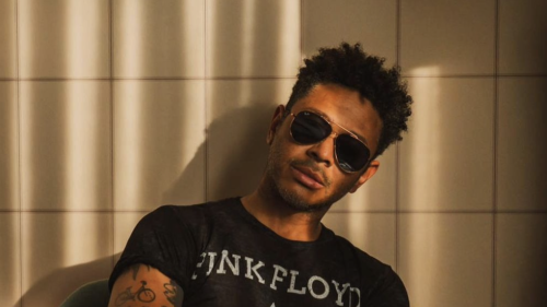 Kalima con lentes oscuros