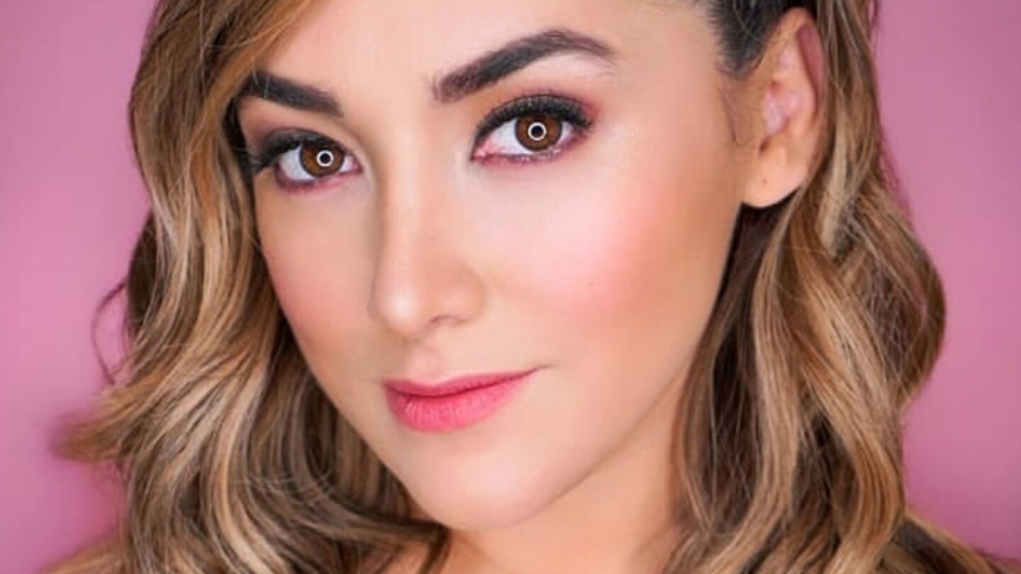 Sherlyn muestra su abdomen marcado, a casi 4 meses de dar a luz